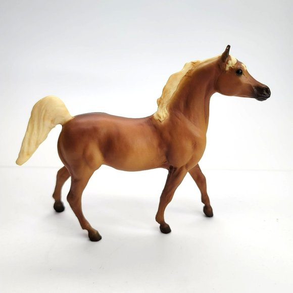 Breyer Horse Figurine Arabian Palomino Paddock Pals Classic Chestnut PR422 - Picture 6 of 7